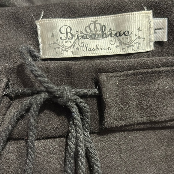 Black Skirt - Picture 3 of 3